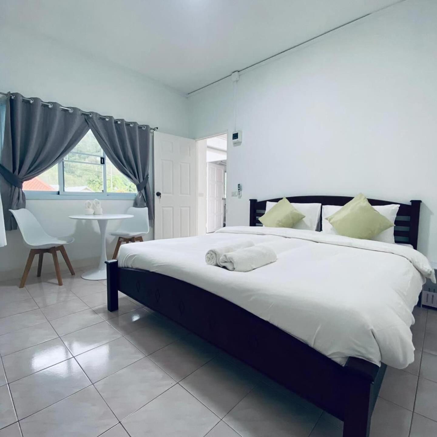 Elephant Sports Bar And Accommodation Phuket ภายนอก รูปภาพ