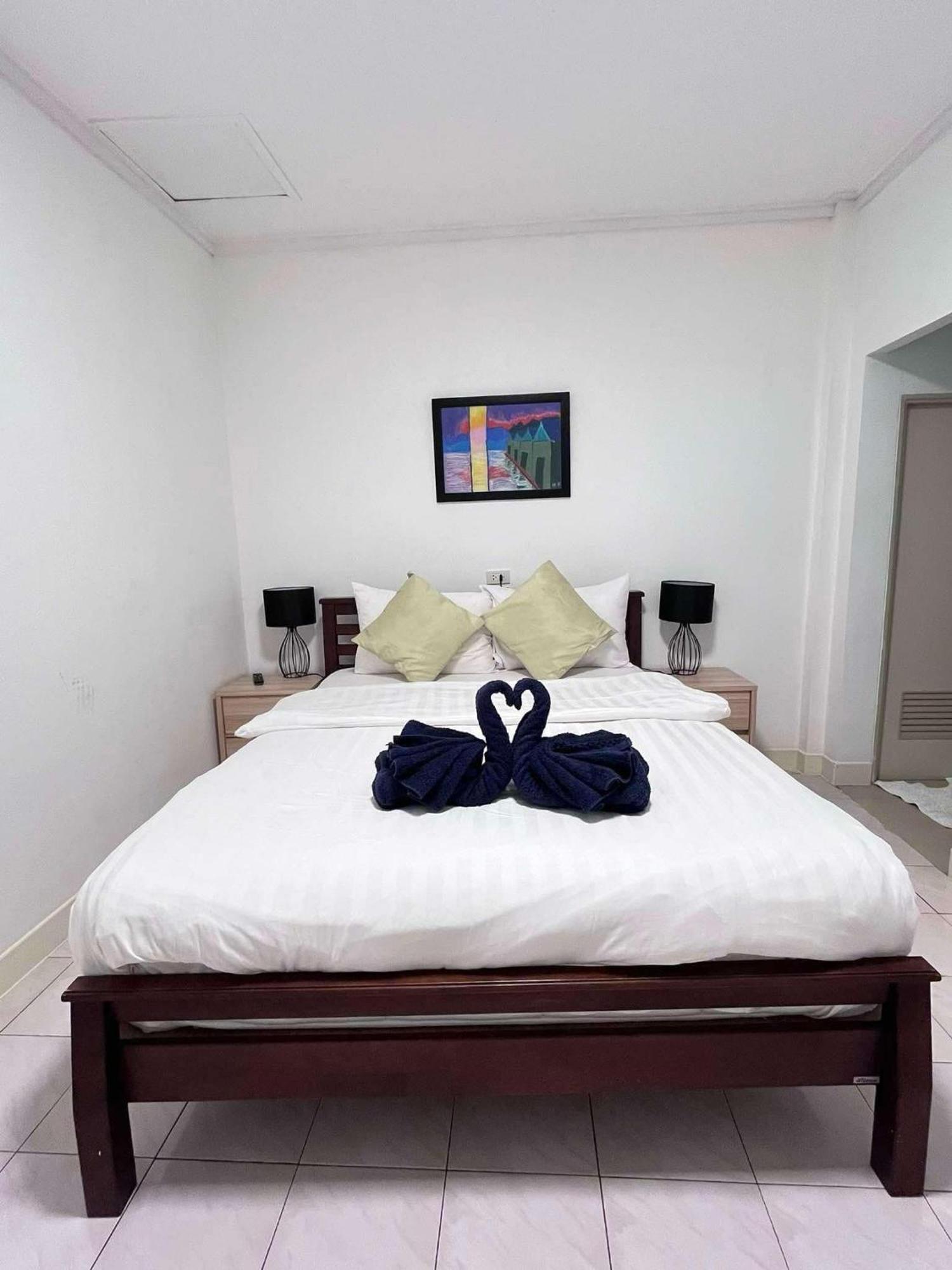 Elephant Sports Bar And Accommodation Phuket ภายนอก รูปภาพ